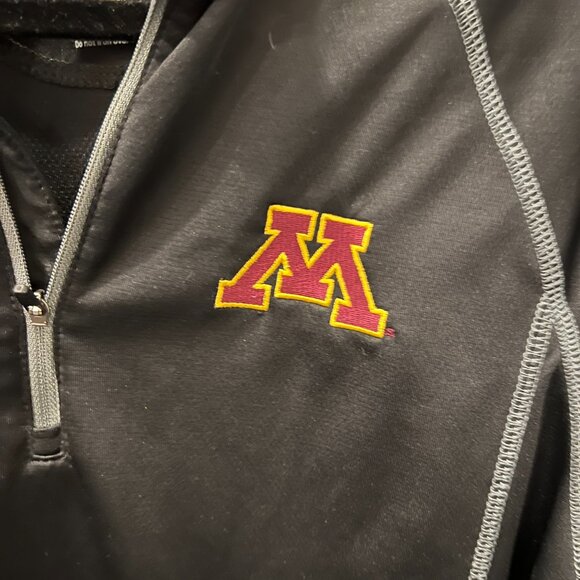 Men's University of Minnesota 1/4 zip pullover, size adult small - Picture 2 of 3